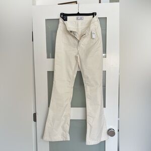 Gap 70’s Flare high rise off white thin cord jeans. 27/4 R. New. Tags on.